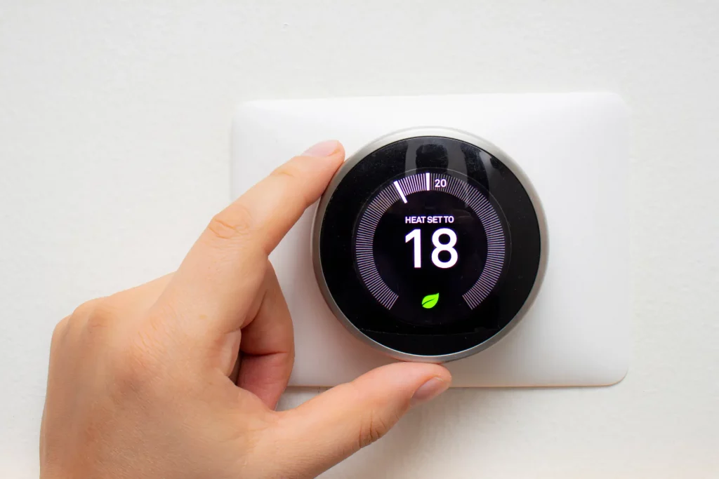 Le meilleur thermostat intelligent au Québec 2022 pour vous aider à rester au chaud et à économiser de l'argent