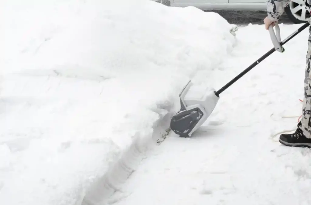 Les 5 meilleures pelles à neige électriques au Québec